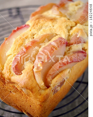 リンゴのパウンドケーキ　焼き上がり 18224648