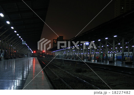 ファランポーン駅に停車中の列車 ファランポーン駅に停車中の列車 18227482