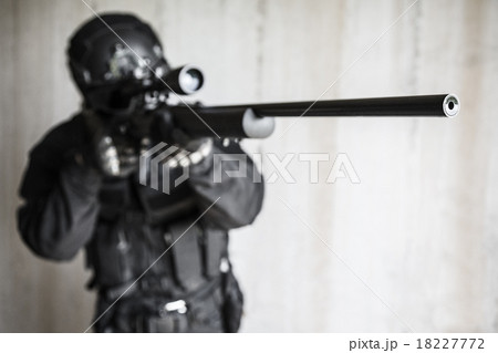 police officer SWAT in action 18227772