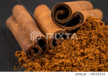 Cinnamon sticks with powder Cinnamon sticks with powder 18228332