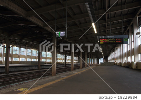 上越新幹線:浦佐駅ホームにて 上越新幹線:浦佐駅ホームにて 18229884