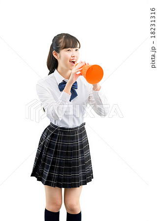 制服姿の女子学生の白バックのポーズ 制服姿の女子学生の白バックのポーズ 18231316
