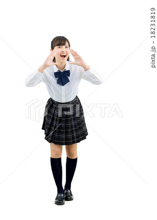 制服姿の女子学生の白バックの全身ポーズ 18231819