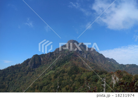 土小屋側登山道から見た紅葉の石鎚山 土小屋側登山道から見た紅葉の石鎚山 18231974