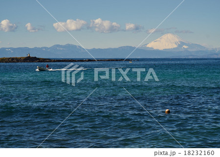 佐島から笠島と富士山を望む(横須賀、神奈川) 佐島から笠島と富士山を望む(横須賀、神奈川) 18232160