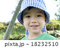 笑顔の子供 18232510