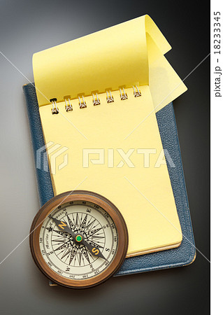 Vintage compass and blank yellow notepad 18233345