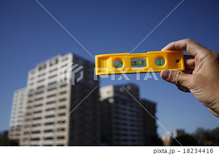 マンションと水準器 18234416