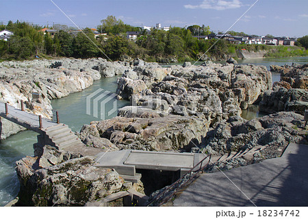「名勝」闘竜灘(飛び鮎、鮎の筧漁の名所)/兵庫県加東市 「名勝」闘竜灘(飛び鮎、鮎の筧漁の名所)/兵庫県加東市 18234742