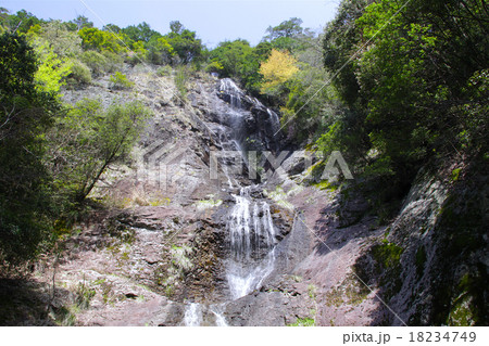 七種の滝（なぐさのたき）の新緑風景「近畿観光百景」「兵庫県指定名勝」「兵庫県八景」 / 落72m/兵 18234749