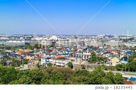 郊外の住宅街 18235445