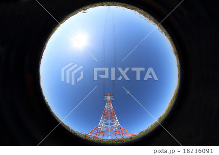 青空と高圧電線 (魚眼) 18236091