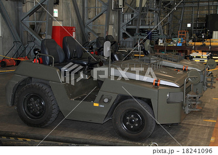 けん引車　航空機用 18241096