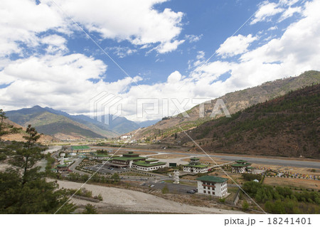 ブータン王国の空港、パロ国際空港 18241401
