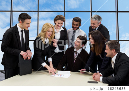 Managers are discussing of business project. Managers are discussing of business project. 18243683