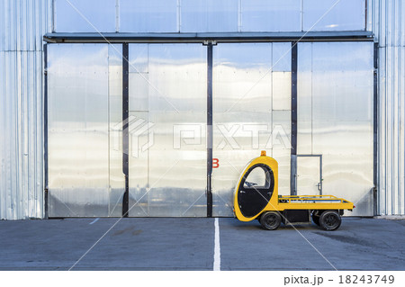 Electric car pickup truck with cargo platform  18243749