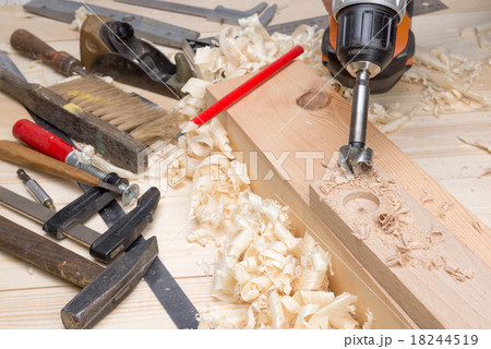 carpentry tools and wood shavings in the workshop carpentry tools and wood shavings in the workshop 18244519