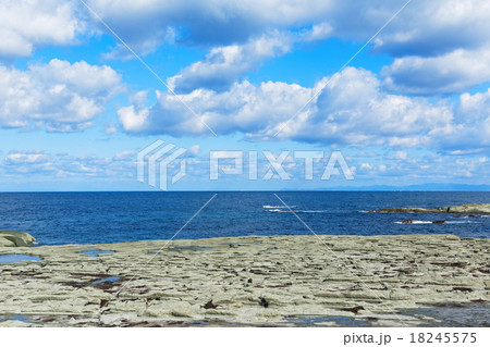 千畳敷海岸と青空 18245575