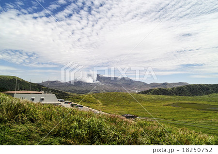 阿蘇山火口の噴煙 阿蘇山火口の噴煙 18250752