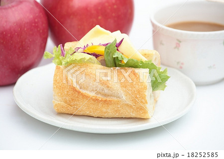 バゲットサンド 18252585