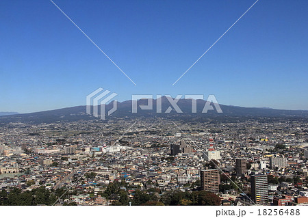 赤城山と前橋市 18256488
