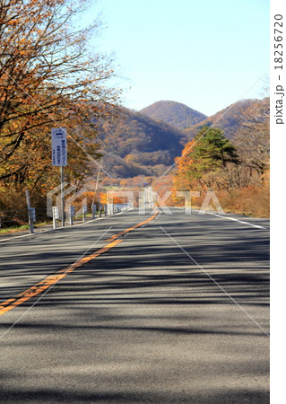 榛名山の直線道路（群馬県道33号線） 18256720