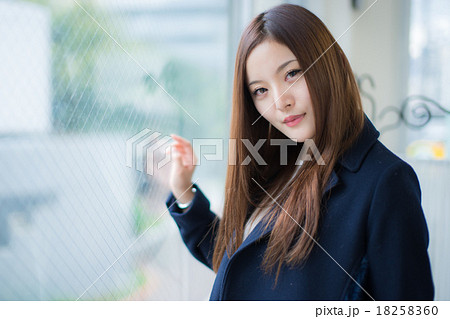 クールな女性 クールな女性 18258360