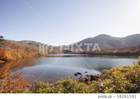秋田県東成瀬村 紅葉の須川湖 秋田県東成瀬村 紅葉の須川湖 18261591
