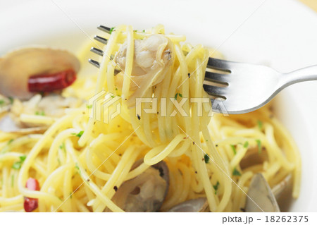 ボンゴレビアンコを食べる 18262375