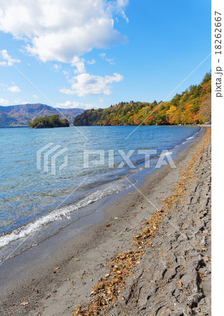 十和田湖畔と青空 十和田湖畔と青空 18262667