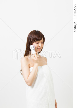 美顔器と女性 美顔器と女性 18262722
