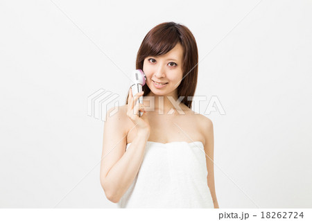 美顔器と女性 美顔器と女性 18262724