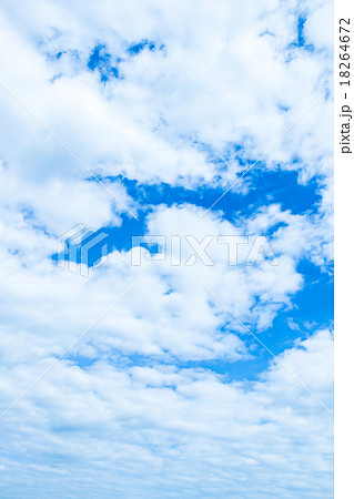 雲 積雲 雲片 青い空 一般的な空と雲 白い雲 秋の空 背景用素材 クラウド 青空 合成用背景 雲 積雲 雲片 青い空 一般的な空と雲 白い雲 秋の空 背景用素材 クラウド 青空 合成用背景 18264672