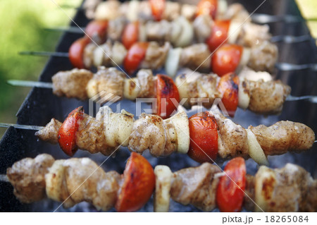 kebab preparation with tomatoes 18265084