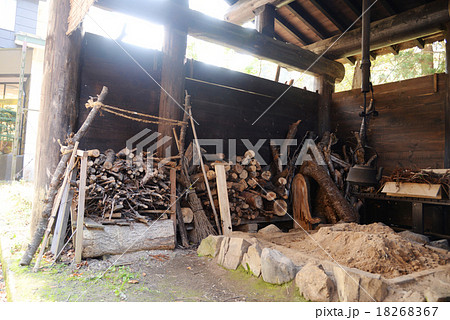 鉄瓶 囲炉裏 小屋の写真素材 1667