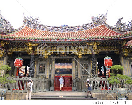 台湾・龍山寺 18269419