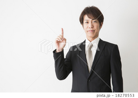 ポートレート スーツを着たミドル男性 ポートレート スーツを着たミドル男性 18270553