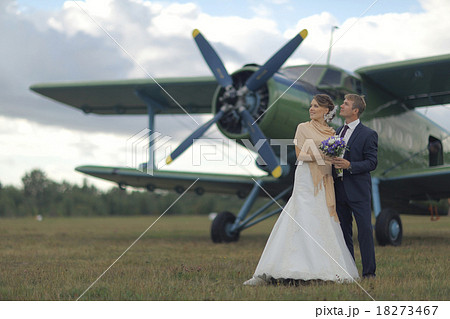 Wedding couple in love vintage aircraft 18273467