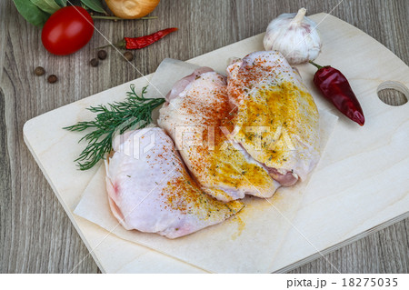 Raw chicken thights Raw chicken thights 18275035