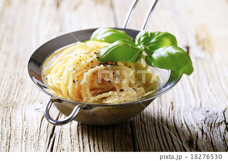 Spaghetti in sieve 18276530