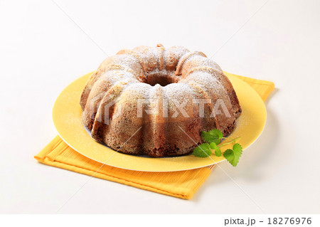 Bundt cake 18276976
