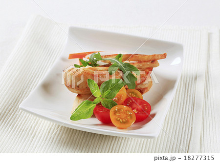 Chicken meat and crispy bread Chicken meat and crispy bread 18277315