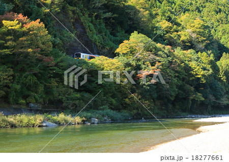 水郡線と清流「10月下旬」の風景 水郡線と清流「10月下旬」の風景 18277661
