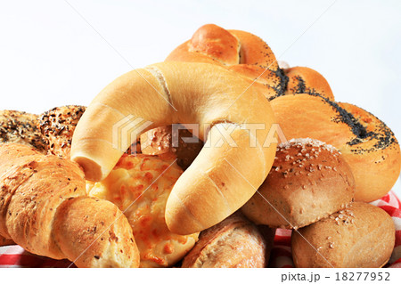Bread rolls and buns 18277952