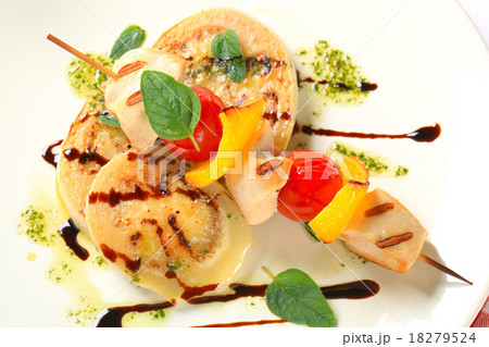 Chicken shish kebab with aubergine 18279524