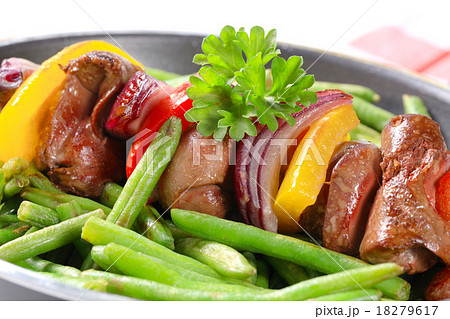 Liver skewer with green beans 18279617