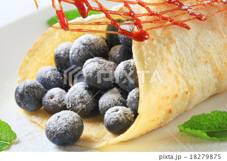 Crepe with fresh blueberries 18279875