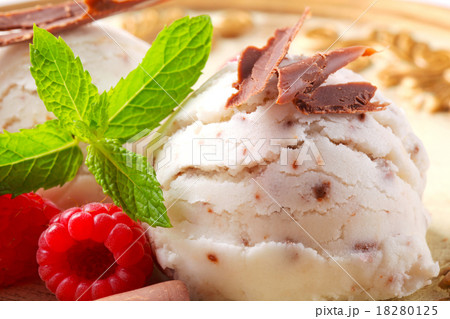 Stracciatella ice cream 18280125