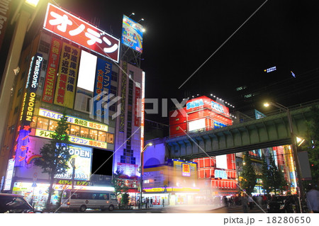 秋葉原電気街(アキバ)の夜景の写真 秋葉原電気街(アキバ)の夜景の写真 18280650