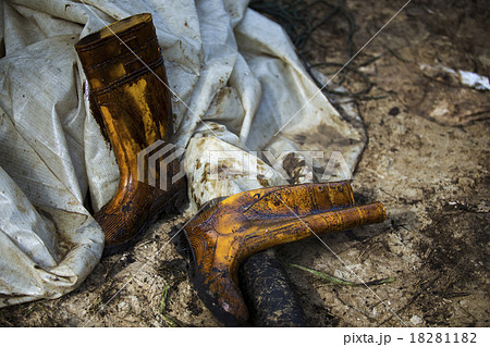 Crude oil on oil spill 18281182